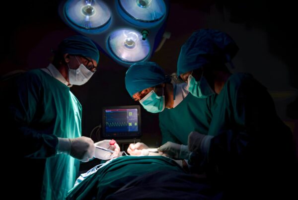 عملية استبدال الشرايين بالجراحة المفتوحة